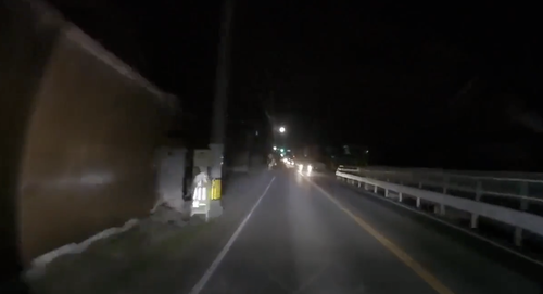 恐怖映像　長野の路上に四つん婆が出現する動画