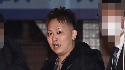 歌舞伎町の有名ホスト鬼灯諸刃さんが客の女性に対し「大久保公園で身体を売って払え」「スマホのＧＰＳオンにしておけよ」逮捕されてご尊顔が公開される