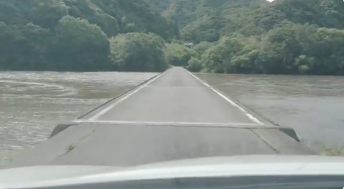 【四万十名物】沈下橋の運転風景　玉ヒュン確定ｗｗｗｗｗｗｗｗｗｗ