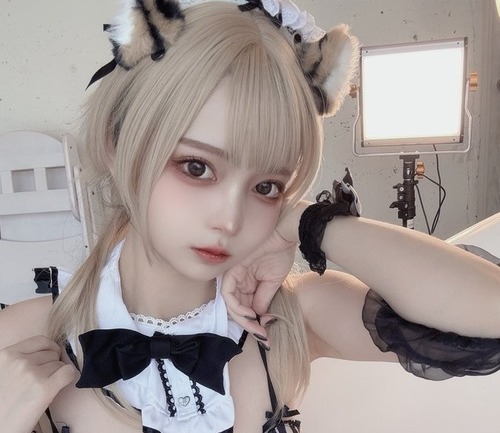 【twitterの闇】美人コスプレイヤーが１７歳と言って自撮り写真を公開した結果・・・